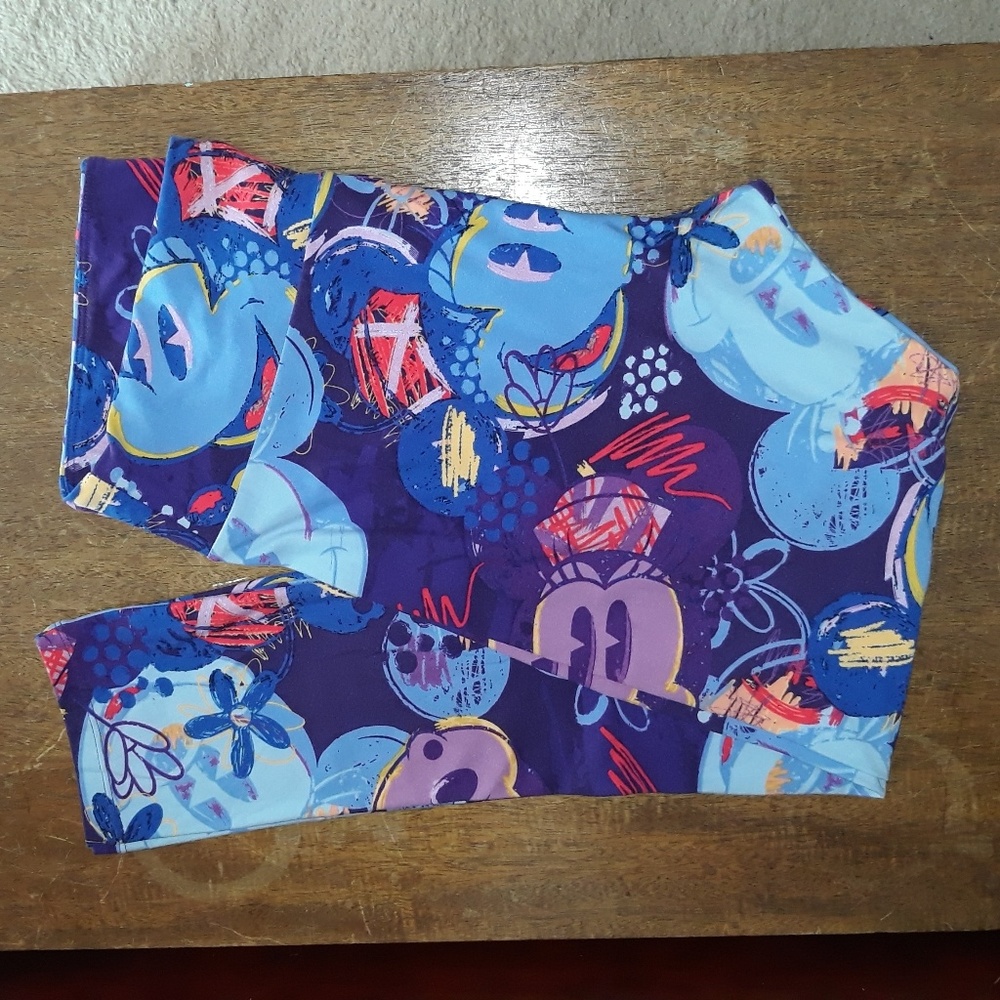 *SOLD* Minnie Mouse leggings
TC